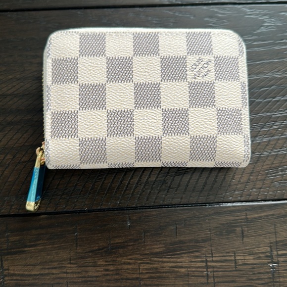 Brand new Louis Vitton white wallet from Paris store - Picture 3 of 5